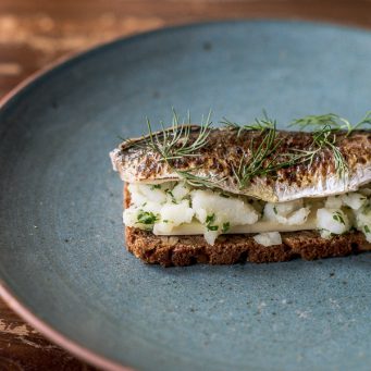 haluta ( ハルタ ) 上田のパン_イワシとジャガイモのスモーブロー