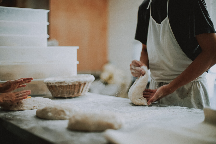 haluta ( ハルタ ) 上田のパンをこねる